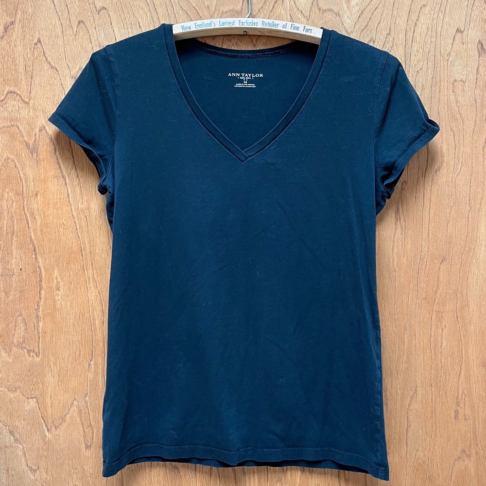 Ann Taylor Womens Black V Neck T Shirt Size Medium Short Sleeves